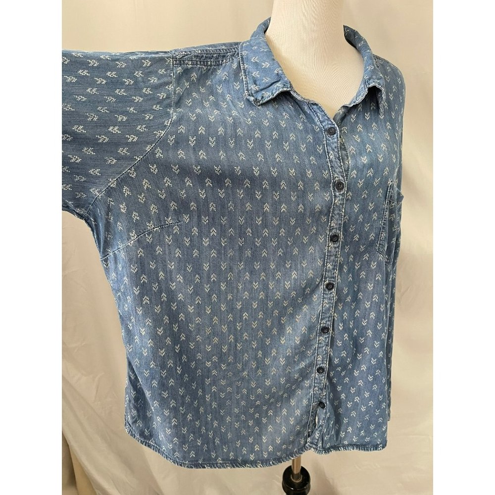 Maurices Blue/White Denim Color Up/Down Arrows Button-Up Long-Sleeve Shirt - Picture 5 of 12
